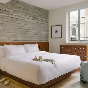 Henri On 24 Hotel Chelsea, Sonder